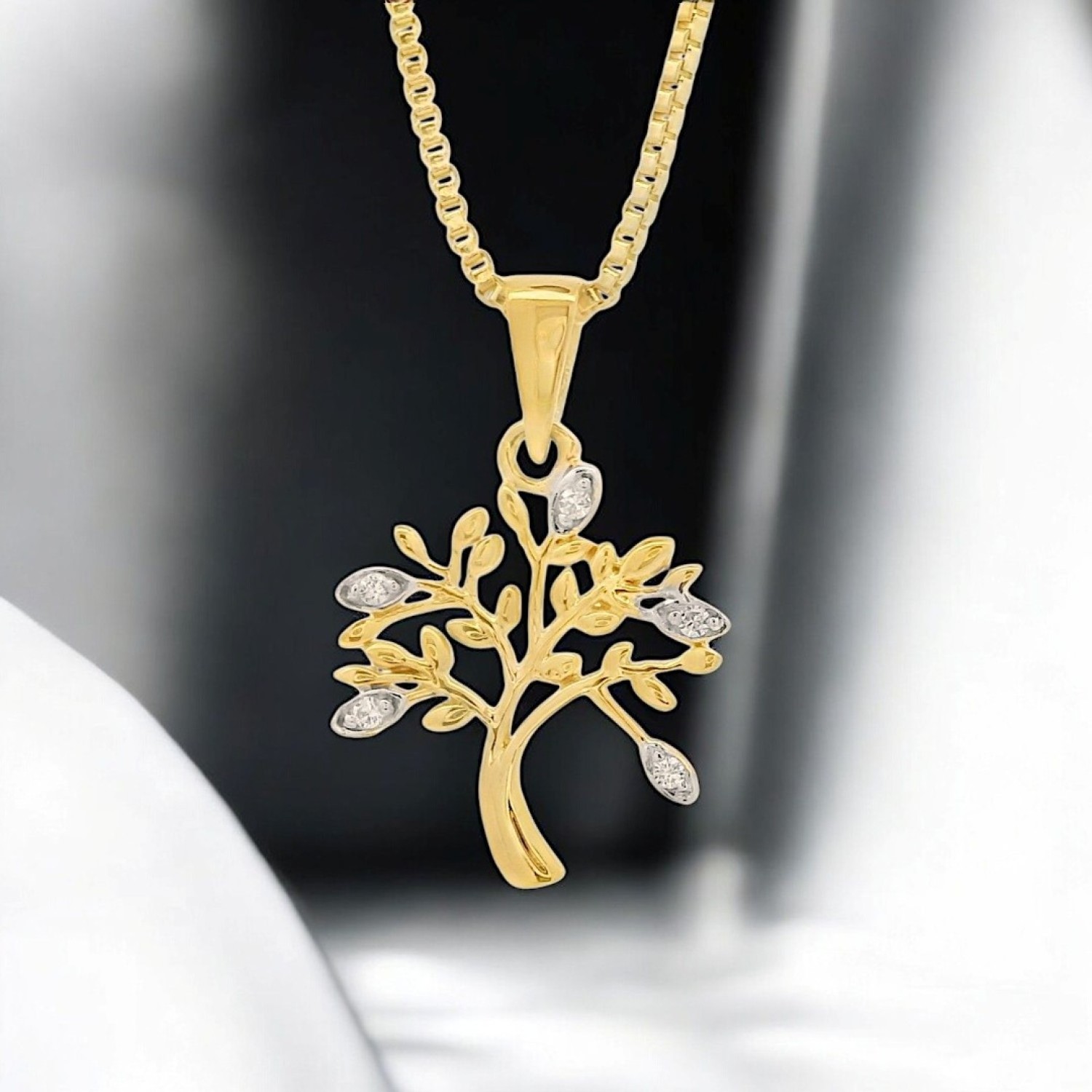 9ct Gold Tree of Life Pendant Diamond Accents 9ct Gold Tree of Life Pendant Necklace with Intricate Branches and Leaves