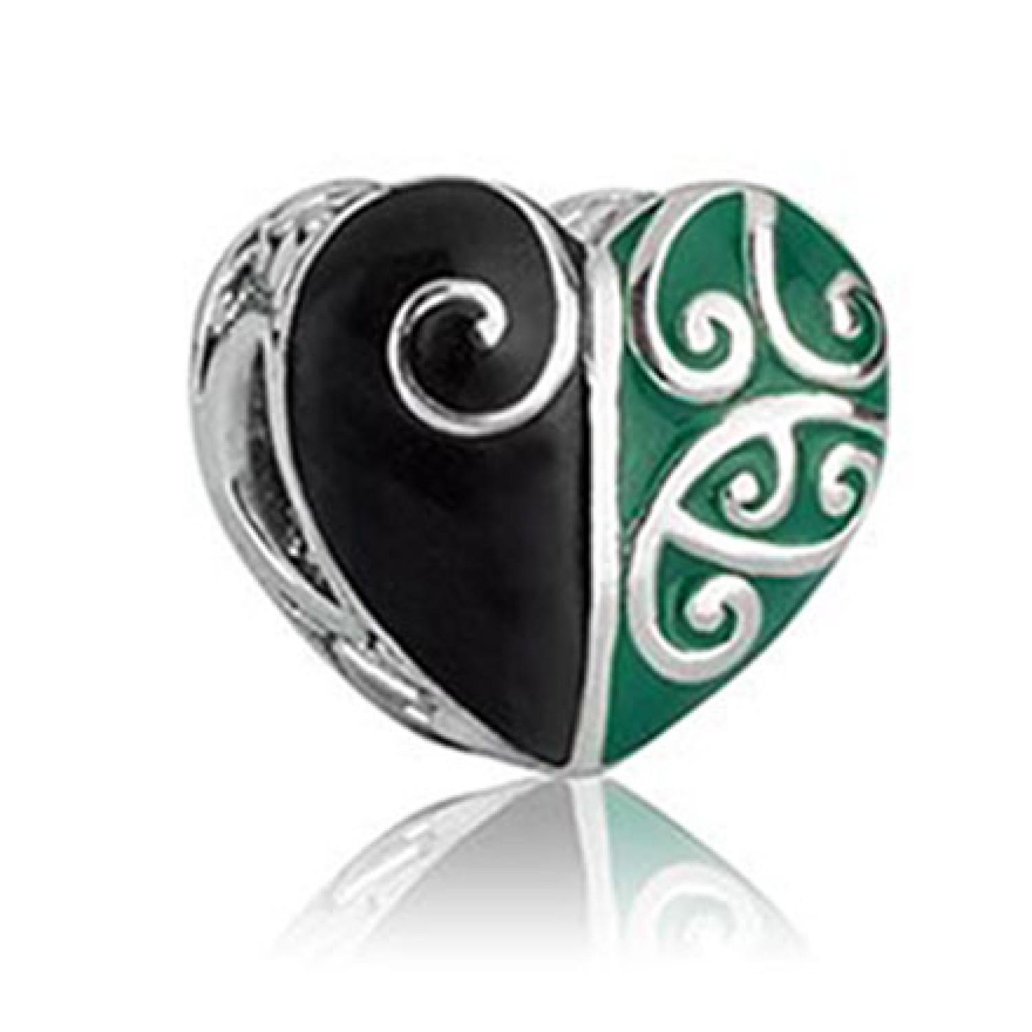 LKE042 Evolve Heart of the Forest. This green and black heart was especially created for those who truly have a love for Aotearoa. The deep black embodies the proud and loyal kiwi spirit whilst the green captures New Zealand’s natural beauty. Etched into 