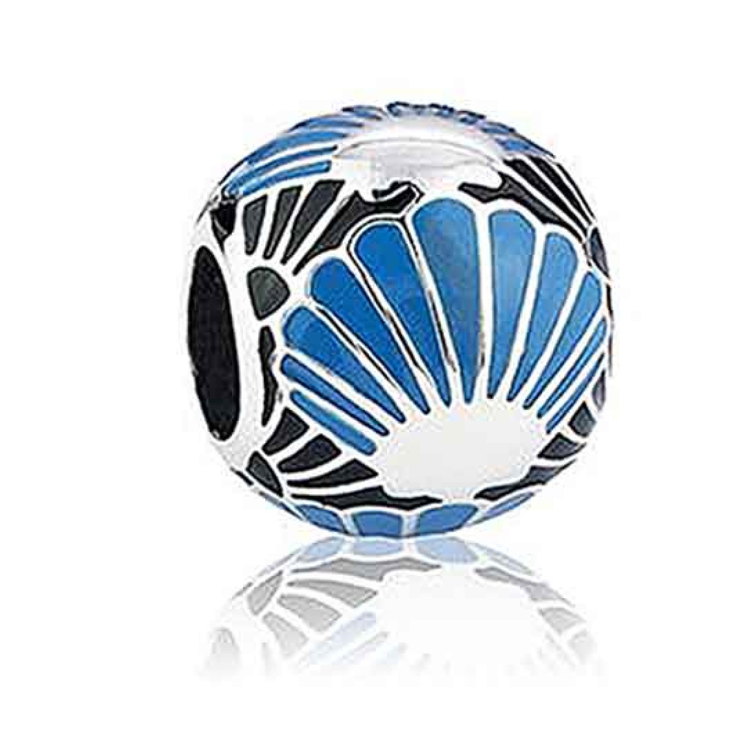 LKE034 Evolve Charms Pacific Scallop Silver. Our striking scallop with light blue and black enamel captures visions of Kiwi summers on the coast with the instantly recognisable shape of the scallop shell. The colours encapsulate the endless blue sky and d