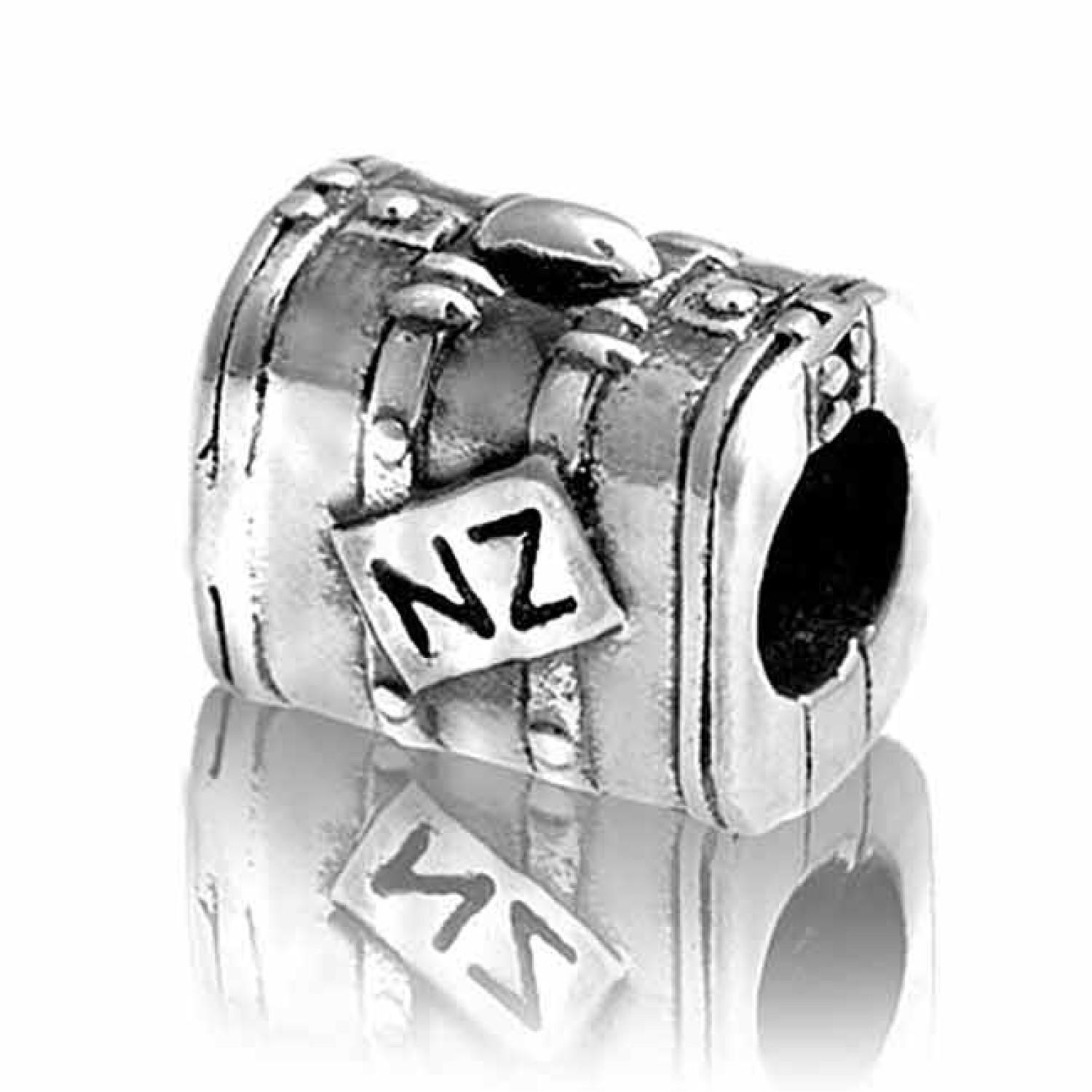 LK059 Evolve Charm OE Travel Case. Evolve Charm Jewellery OE Travel Case By wearing Evolve New Zealand jewellery you celebrate Aotearoa and the most important events in your life in a very visual way, safeguarding your ever evolving memories for a lifetim
