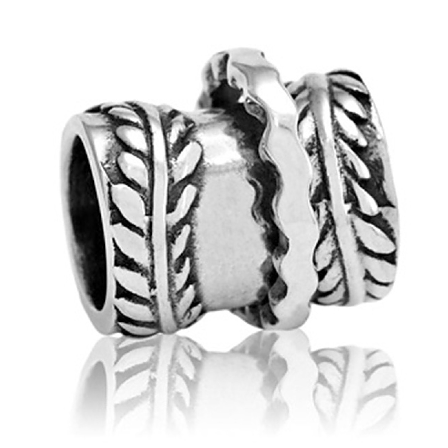 LKF015 Evolve Charm Trinity Fern. The silver fern is a proud symbol of New Zealand. Embodied in this striking emblem is a unique sense of belonging. It is a badge of honour to identify the wearer’s pride as a Kiwi, special affinity with New Zealand @chris