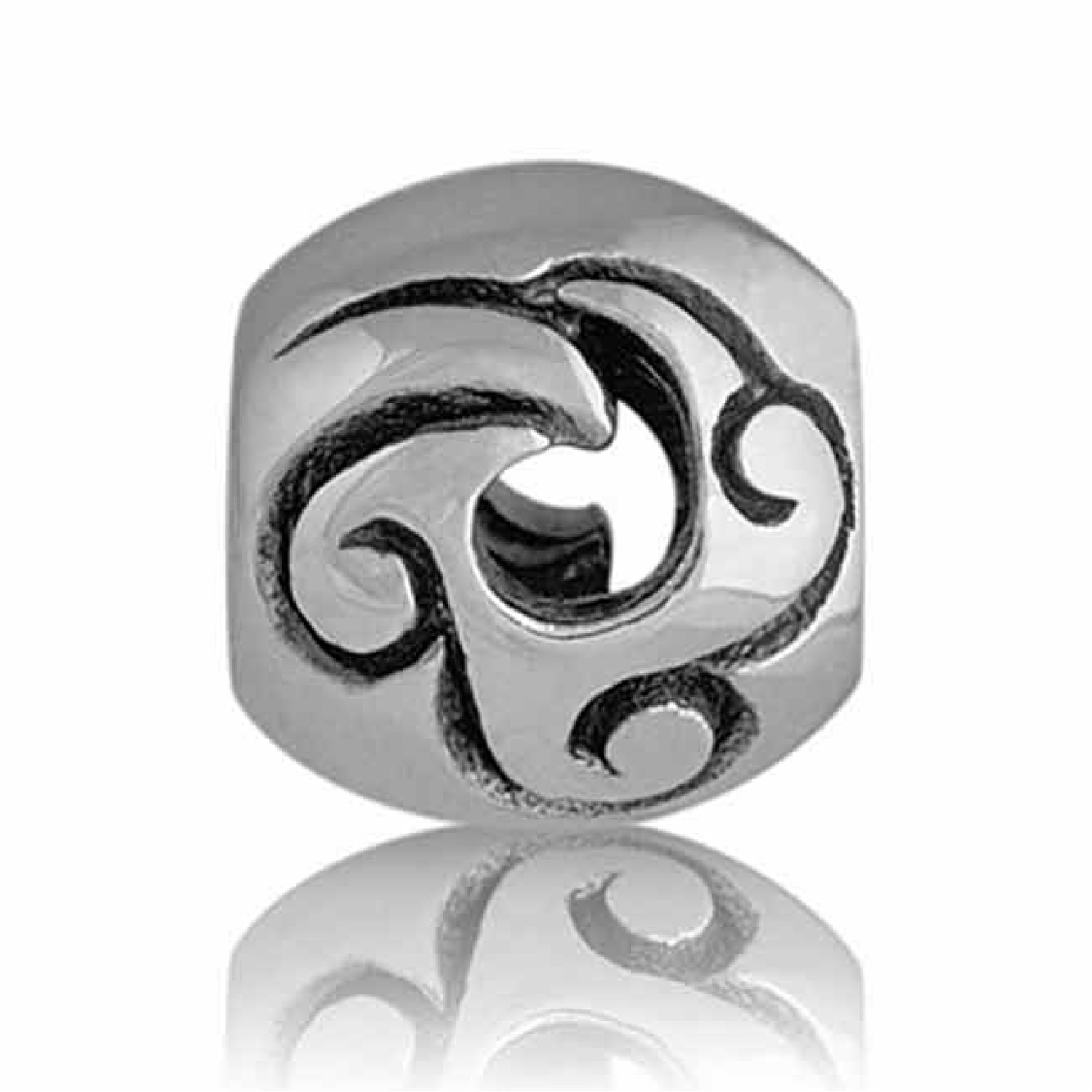 LK010 Evolve NZ Cloud - Aotearoa. New Zealands Maori name is Aotearoa, meaning ‘land of the long white cloud’. This Evolve Charm celebrates the lush magic and stunning vistas of Aotearoa’s land, sea and sky. Our famous landscapes are defined by their ma @