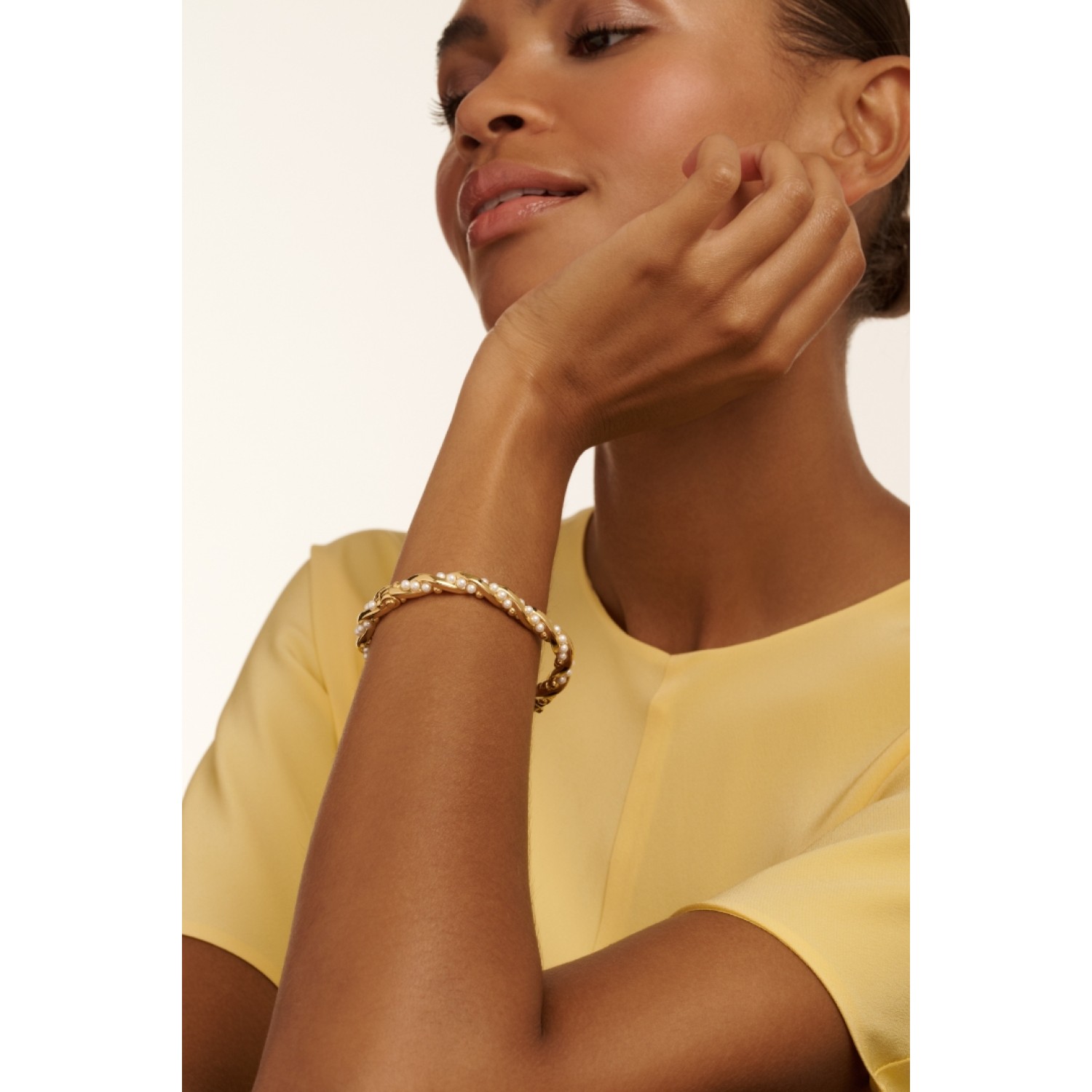 TILAA: Twisted Pearl Cuff TBJ3953-02-28 – Guess Jewellery Auckland | GUESS jewellery effortlessly transitions from daytime to nighttime wear, Fast Free Delivery from Auckland TILAA: Twisted Pearl Cuff TBJ3953-02-28 by Guess Jewellery Auckland | GUESS jewellery effortlessly transitions from daytime to nighttime wear, Fast Free Delivery from Auckland