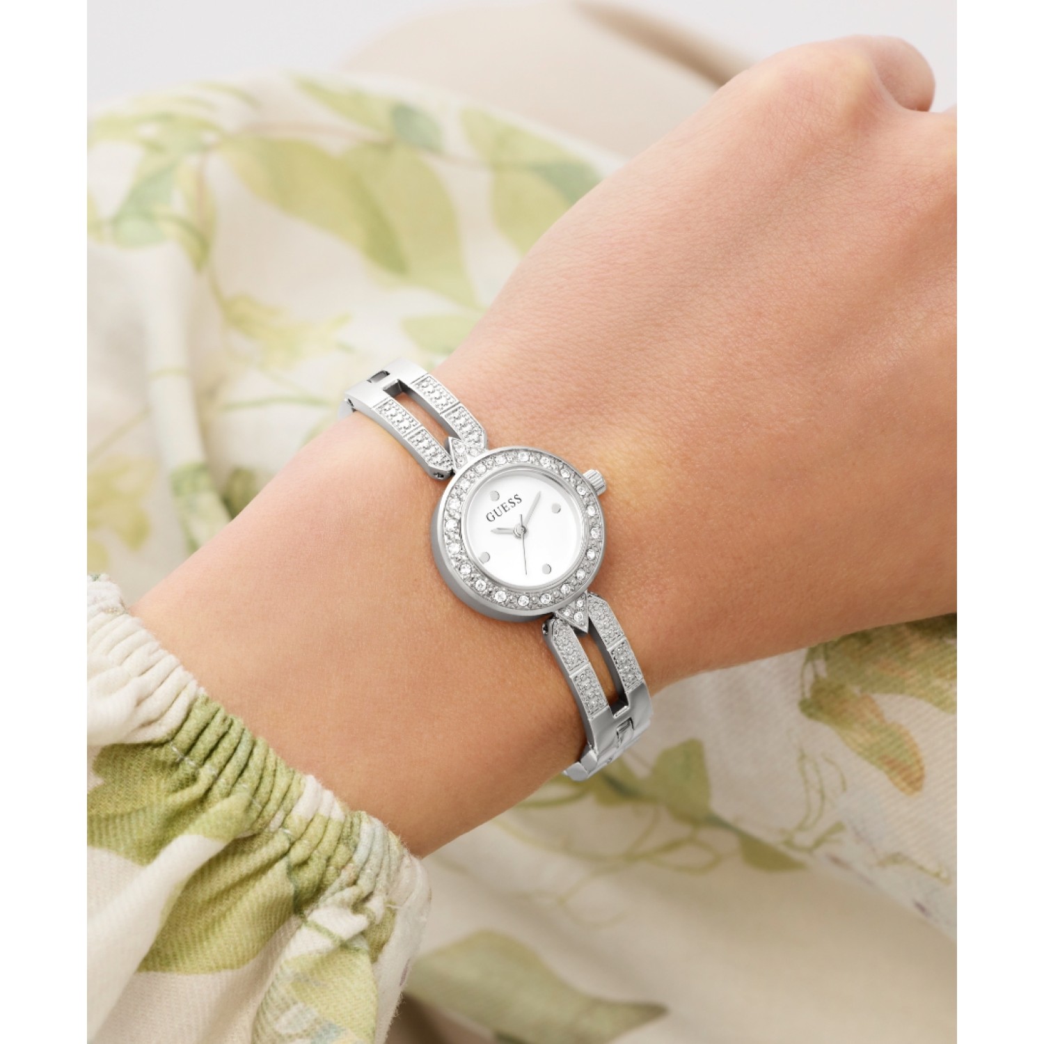 GW1016L1 GUESS Ladies Silver-Tone Analogue Watch – GW1016L1 GUESS Ladies Silver-Tone Analogue Watch by Guess Watches