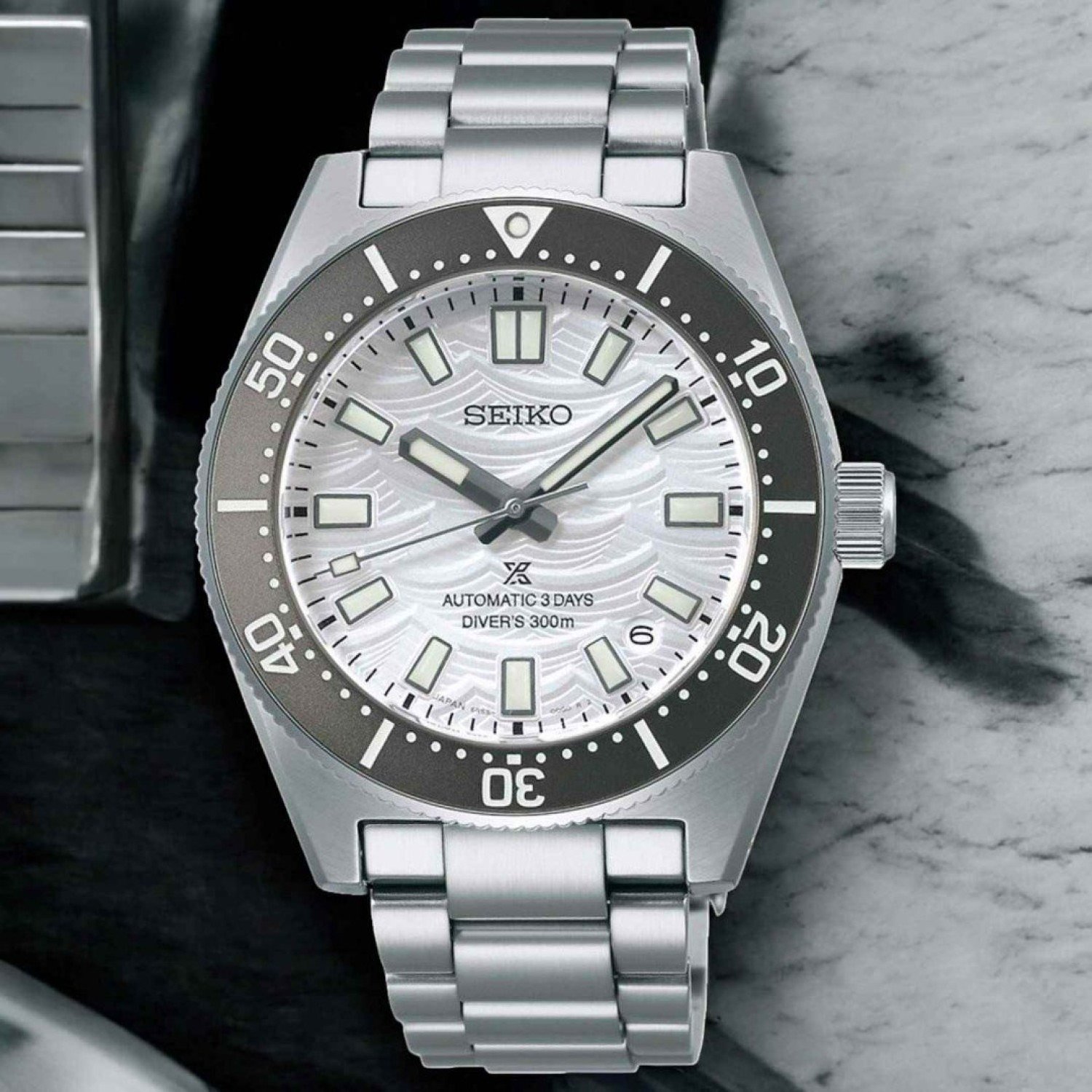 Elegant and Functional SPB511J SEIKO Prospex Automatic Divers Watch SPB511J SEIKO Prospex Automatic Divers Watch with a stainless steel bracelet and case, featuring a silver dial with a unique texture, luminescent hour markers and hands, a rotating bezel with minute indicators, and water resistance up to 300 meters.