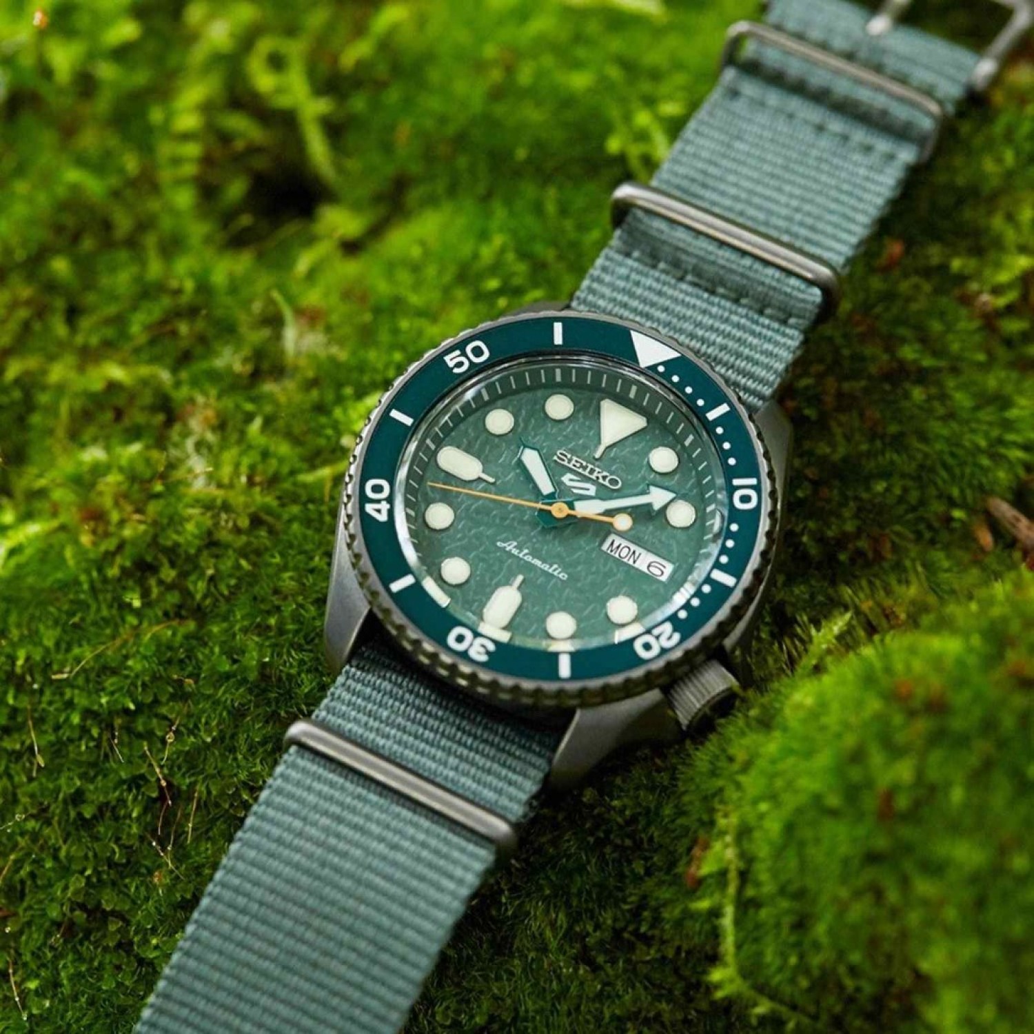 SRPD77K Seiko 5 Sports Automatic Watch – Seiko Watches NZ SRPD77K Seiko 5 Sports Automatic Watch by Seiko Watches NZ | With green dial and Nylon