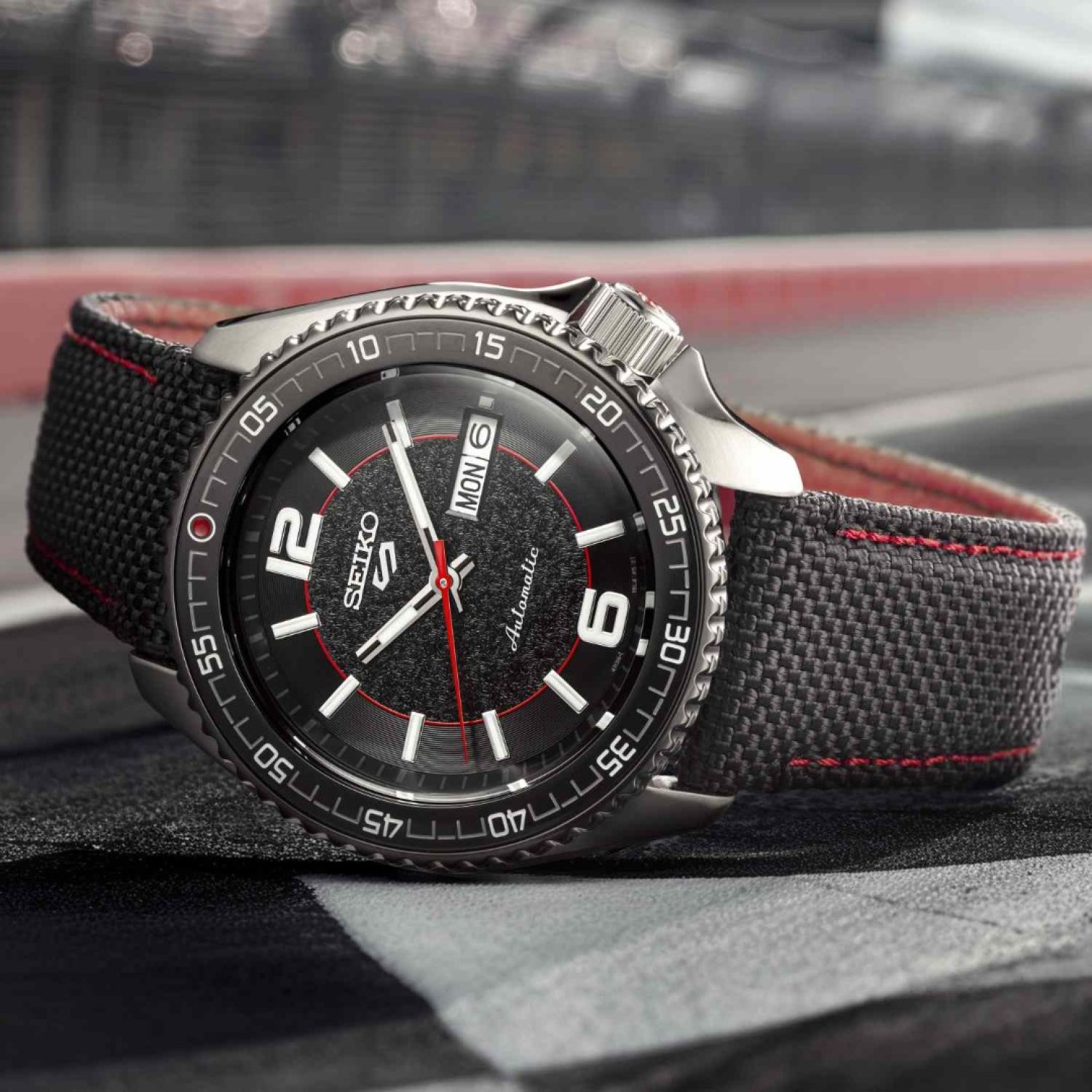 SRPL54K Seiko 5 Sports Supercars Limited Edition 2025 – Bold Design with Racing-Inspired Details SRPL54K Seiko 5 Sports Supercars Limited Edition 2025 by Seiko Watches NZ | SRPL54K Seiko 5 Sports Supercars Limited Edition 2025 watch featuring a bold textured dial resembling racing asphalt, accented with red detailing, a day-date display, and a sleek