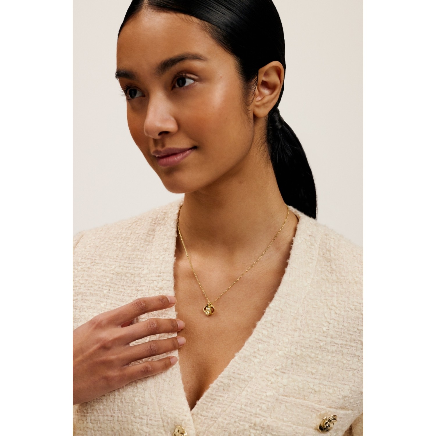 FLORA: Pearl Flower Pendant Necklace TBJ3757-02-28 – Ted Baker Jewellery FLORA: Pearl Flower Pendant Necklace TBJ3757-02-28 by Ted Baker