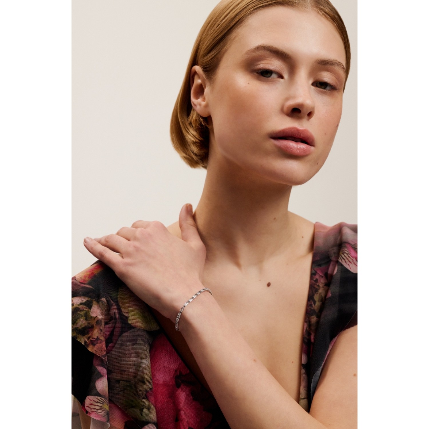 ISELA: Crystal Baguette Slinky Adjustable Bracelet TBJ3780-01-02 – Ted Baker Jewellery ISELA: Crystal Baguette Slinky Adjustable Bracelet TBJ3780-01-02 by Ted Baker