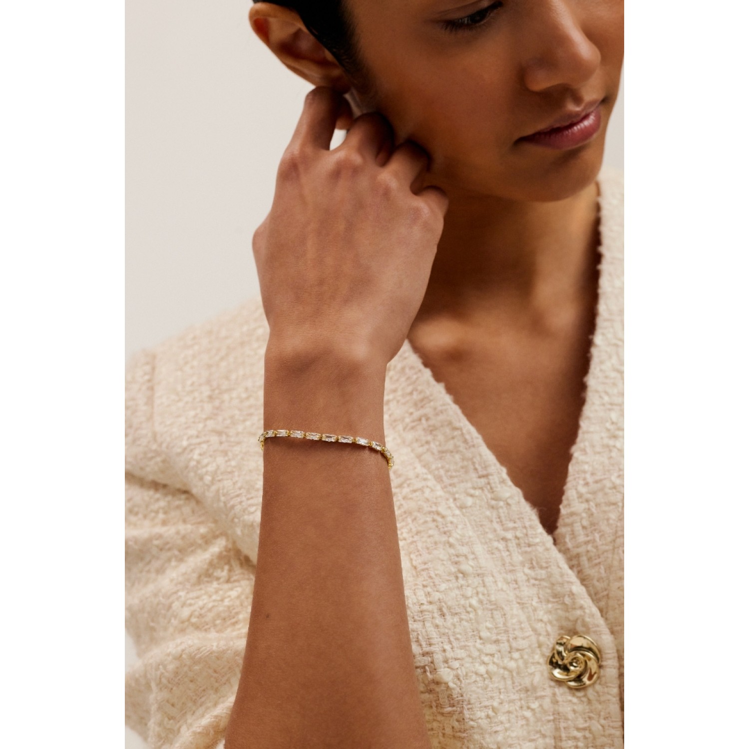 ISELA: Crystal Baguette Slinky Adjustable Bracelet TBJ3780-02-02 – Ted Baker Jewellery ISELA: Crystal Baguette Slinky Adjustable Bracelet TBJ3780-02-02 by Ted Baker