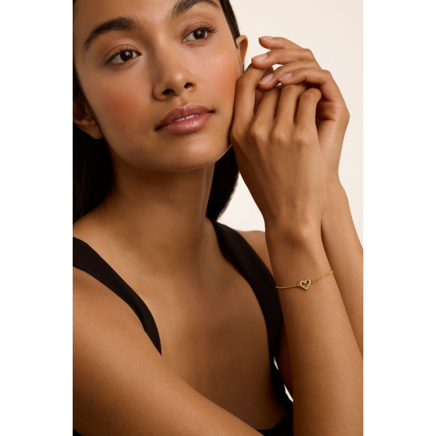 AMORITA: Crystal Halo Heart Adjustable Bracelet TBJ3833-02-02 | Ted Baker Jewellery NZ AMORITA: Crystal Halo Heart Adjustable Bracelet TBJ3833-02-02 by Ted Baker in rose gold-tone with clear crystal heart charm