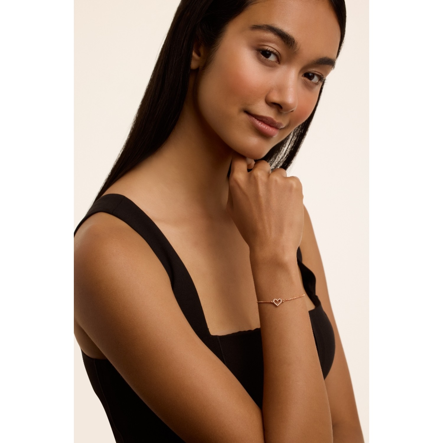 AMORITA: Crystal Halo Heart Adjustable Bracelet TBJ3833-24-02 | Ted Baker Jewellery NZ AMORITA: Crystal Halo Heart Adjustable Bracelet TBJ3833-24-02 by Ted Baker in rose gold-tone with clear crystal heart charm