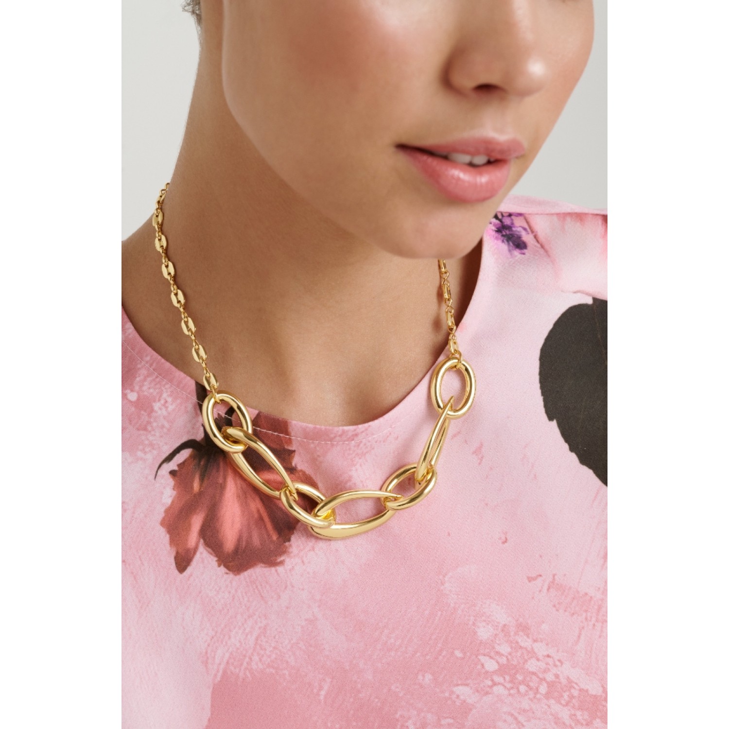 SASHA: Smooth Link Chain Necklace TBJ4282-02-03 SASHA: Smooth Link Chain Necklace TBJ4282-02-03 by